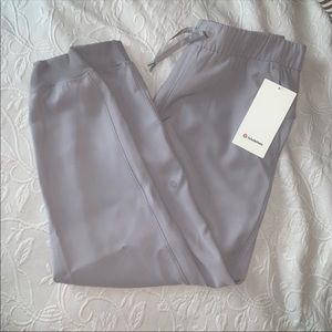 🍋NWOT Lululemon On the Fly joggers woven size 8🍋